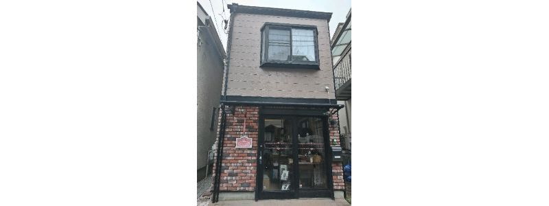レンガ造りの１軒屋の１F が当店 4月28日オープン